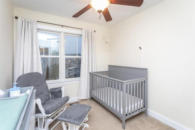 Building Photo - Spacious Townhouse with BONUS THEATER ROOM