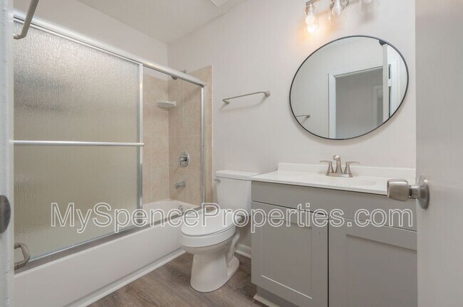 Building Photo - 126 Camellia Pl