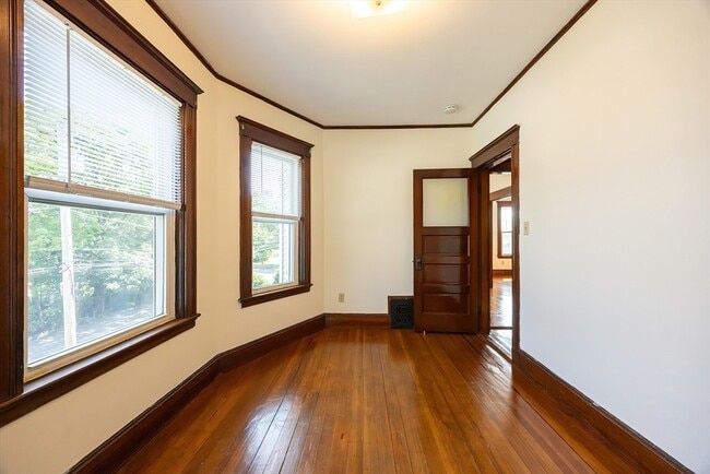 Building Photo - 147 Winslow Ave