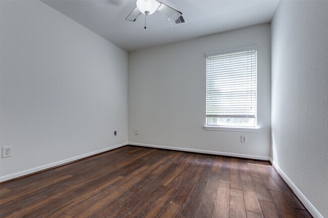 Building Photo - 29519 Legends Bluff Dr