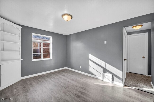 Building Photo - 420 E 222nd St