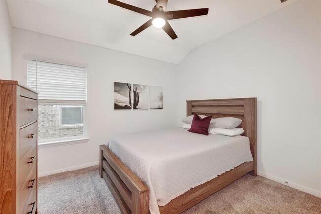 Building Photo - 404 Mante Ct