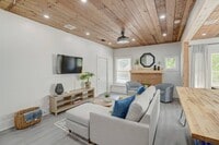 Building Photo - 1311 W French Pl