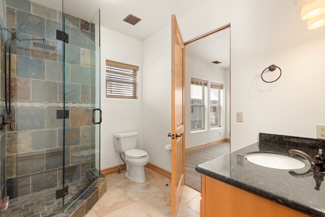 Building Photo - 211 Juniper Ct