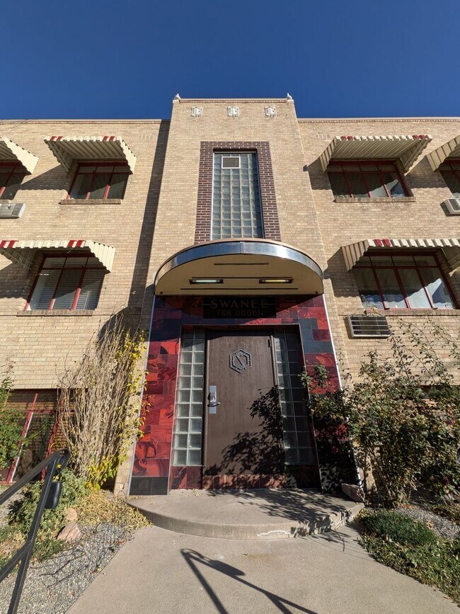 Building Photo - Spacious 1-bedroom apartment in a excellent location