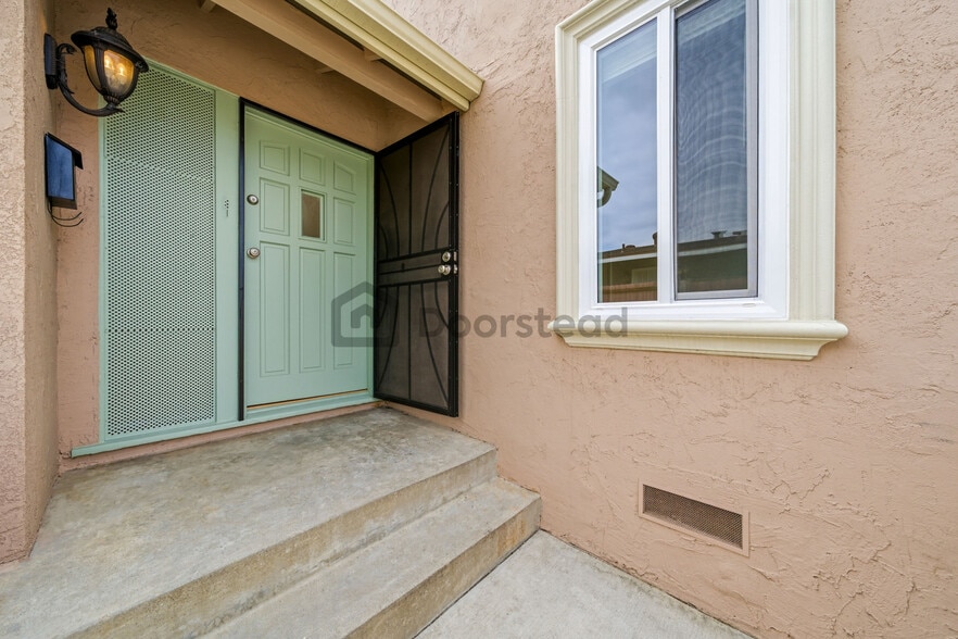 Building Photo - 16306 S Denver Ave