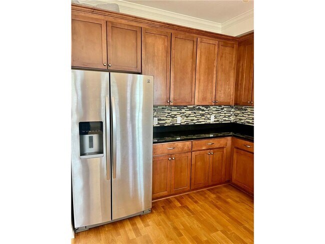 Building Photo - 370 Marshall Ave