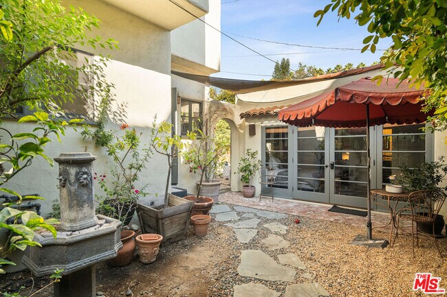 Building Photo - 1632 N Orange Grove Ave