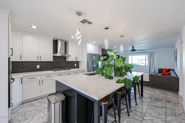 Building Photo - 3213 E Emile Zola Ave