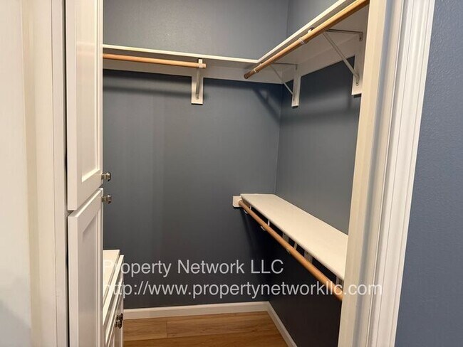 Building Photo - Outstanding 3 Bedroom Fairview Home