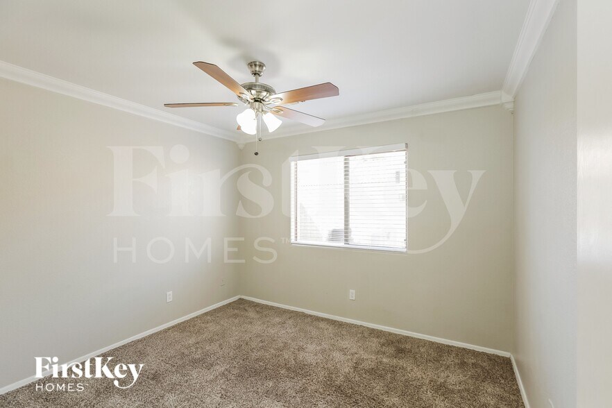 Building Photo - 14944 N 133rd Dr