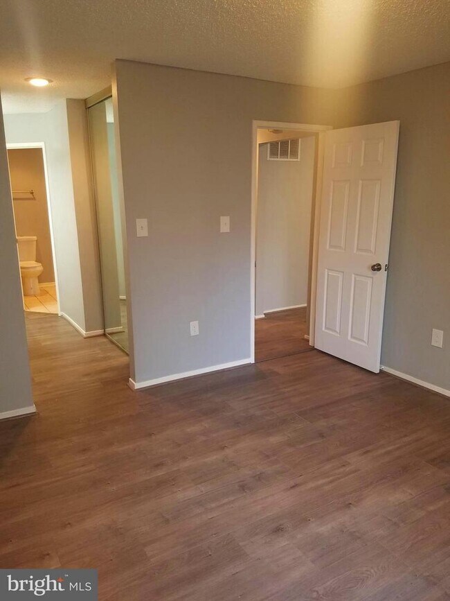 Living to Bedrrom entrance - 1897A Villaridge Dr