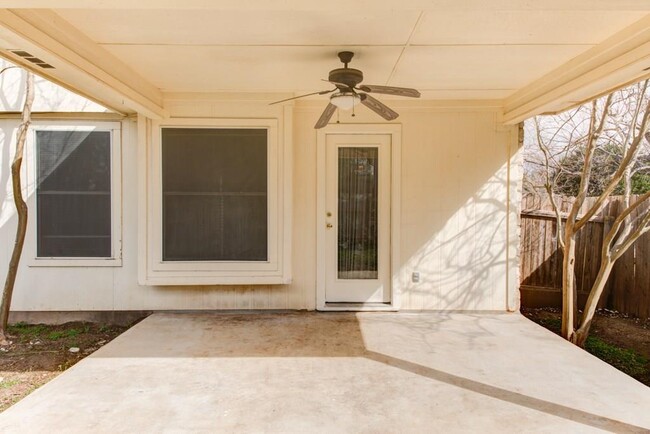 Building Photo - 910 Port Daniel Dr