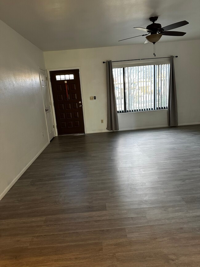 Building Photo - Calle Norlo