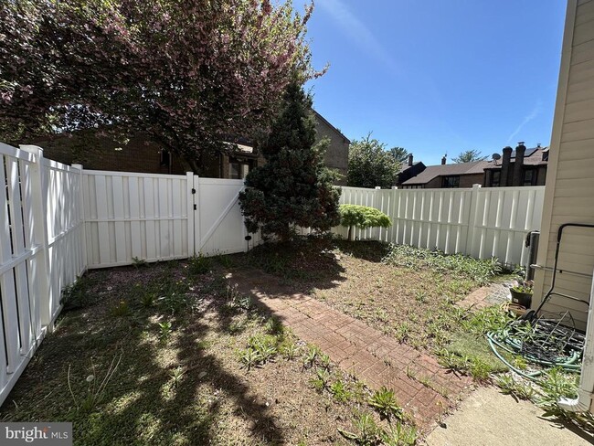 Building Photo - 211 Nathan Dr