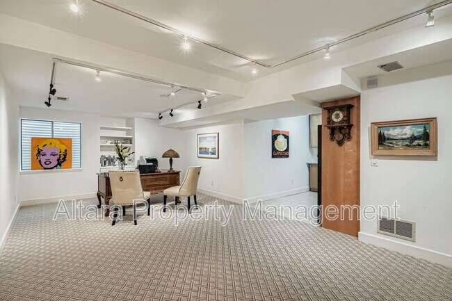 Building Photo - 287 S Holly St