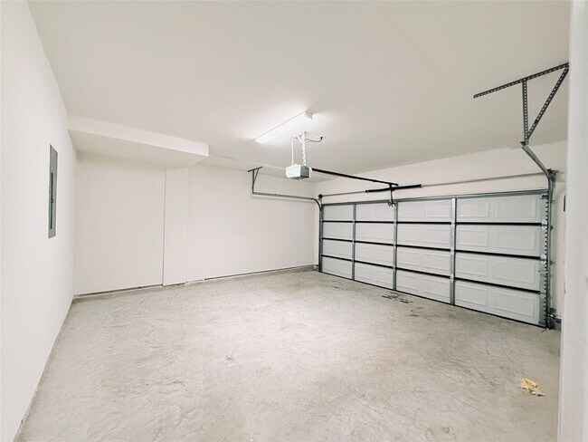 Building Photo - 16575 Oasis Glade Dr