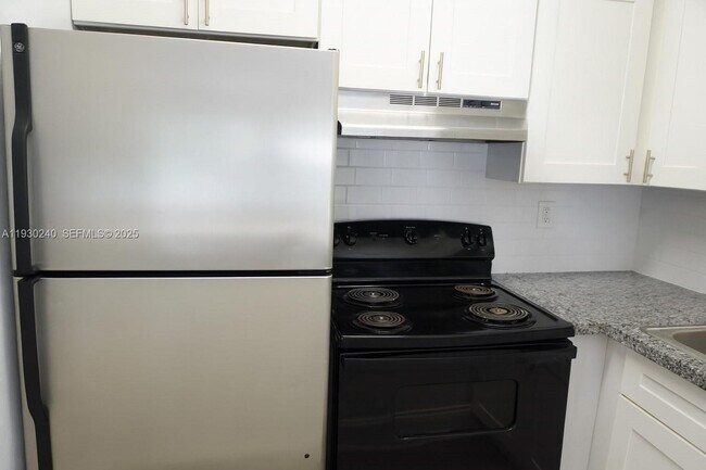 Building Photo - 749 SE 15th St