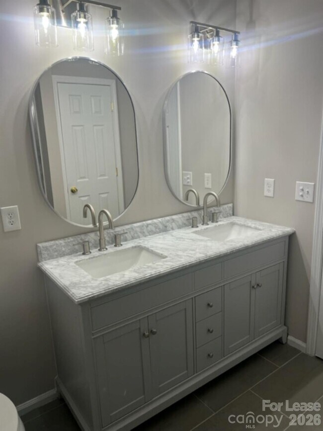 Building Photo - 306 Armour St