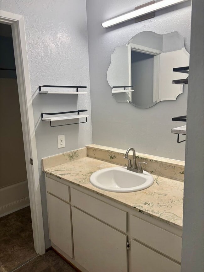 Building Photo - Light and Bright Townhouse in Sought-After...