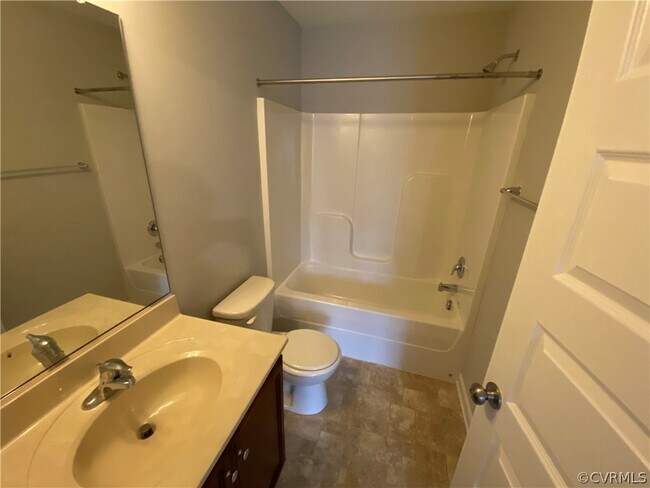 Building Photo - 8040 Rutland Village Dr
