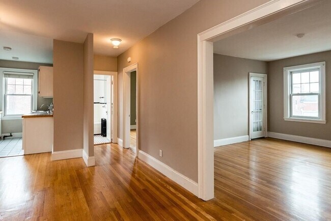 Building Photo - 48 Strathmore Rd