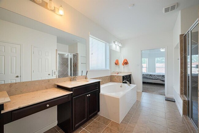 Building Photo - 5318 Kristen Cir