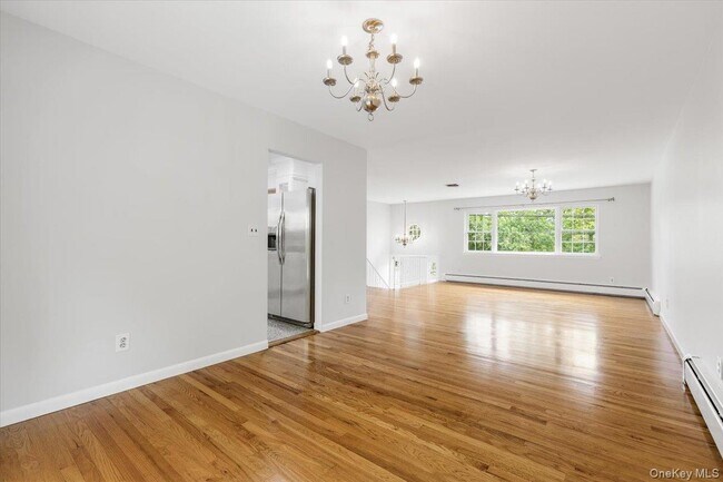 Building Photo - 649 White Plains Rd