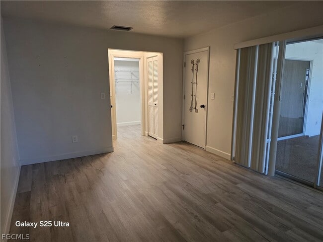 Building Photo - 1205 SE 10th Ave