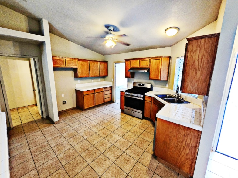 Building Photo - 2036 Carmel River Ct