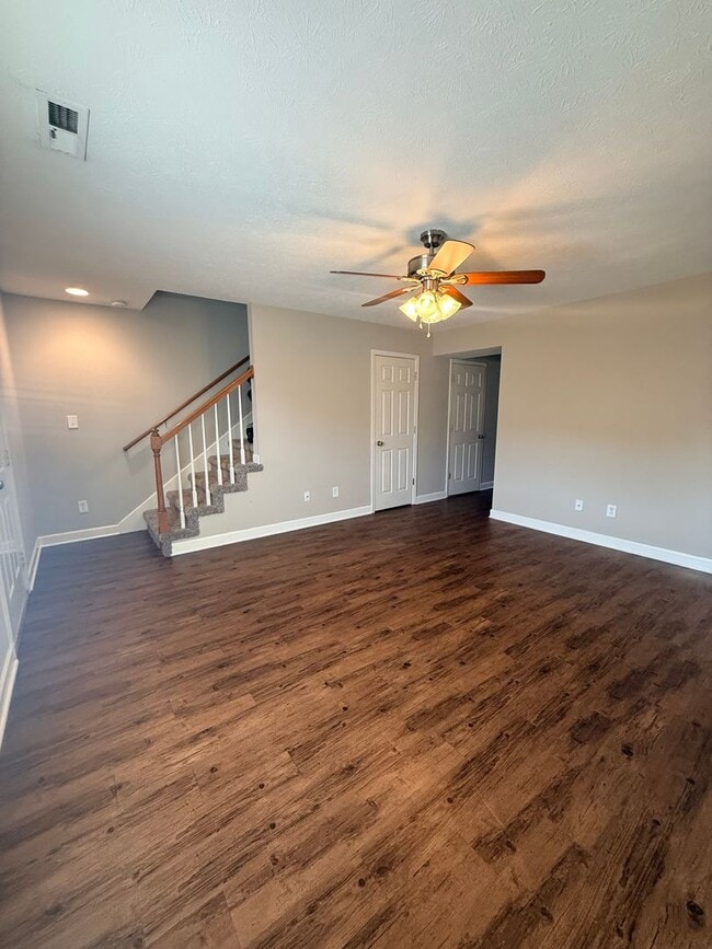 Building Photo - 255 Audley Ave