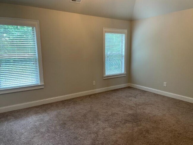 Building Photo - 1011 Virginia Oak Ln