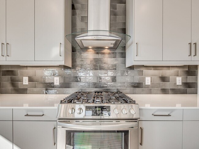 Building Photo - Beautiful New Construction Home in Edmond/...