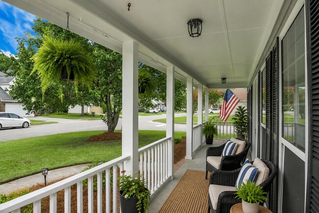 Building Photo - Gorgeous, 2 story, 4 BR, 2.5 BA Home with Fenced Yard near Magnolia Gardens
