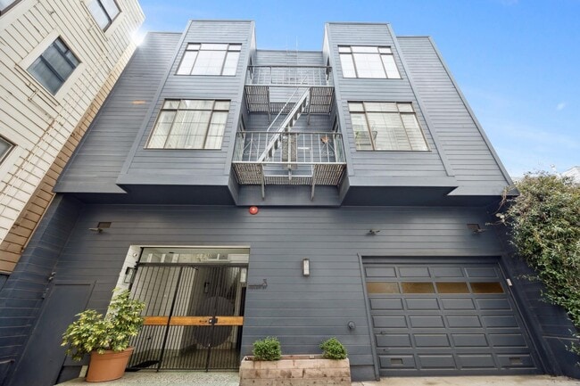 Building Photo - NOB HILL TOWNHOME FOR RENT - $13,000/mo