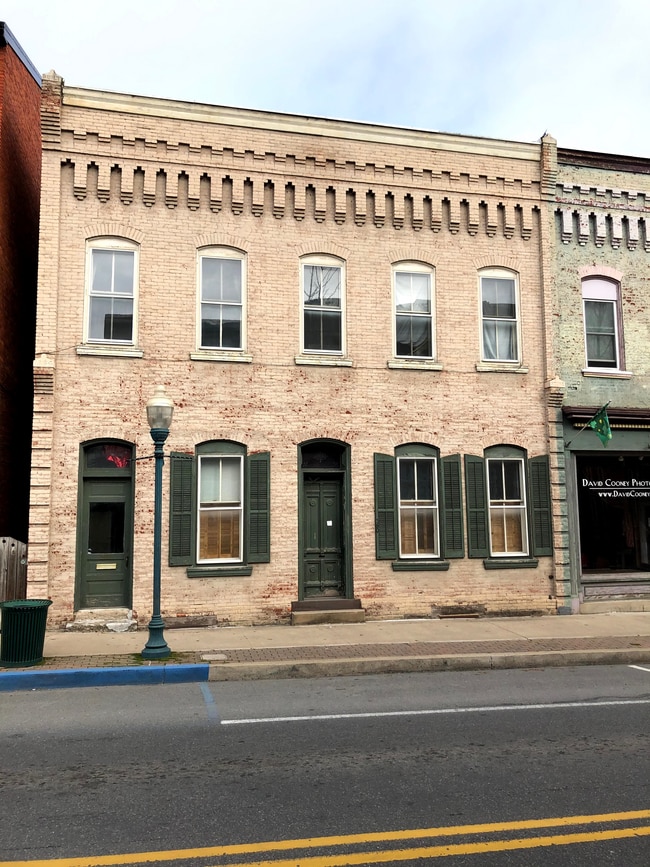 Building Photo - 360 Chestnut St