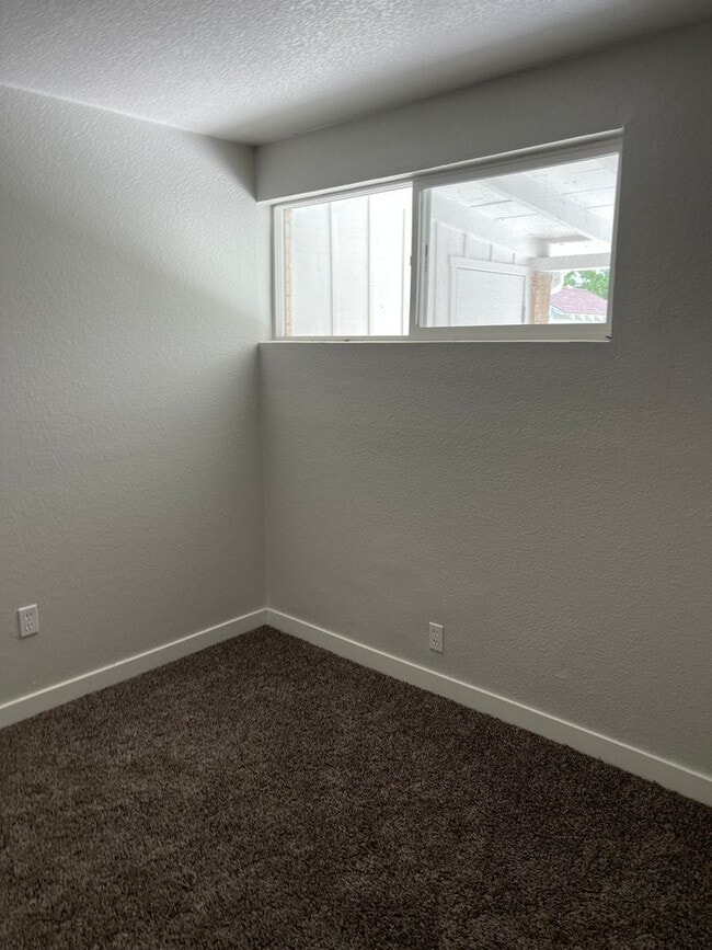 Building Photo - Rent-to-Own Ranch-Style Home in Henderson,...