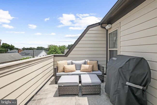 Building Photo - 1737 13th St S