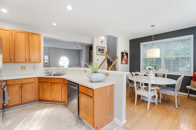 Building Photo - 5544 Vista View Ct