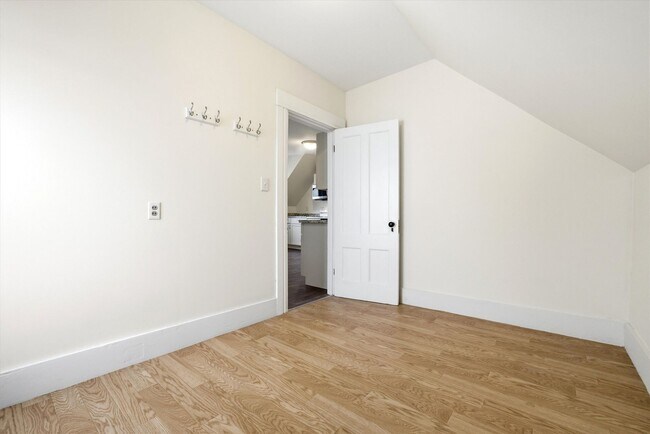 Building Photo - 135 Sagamore St