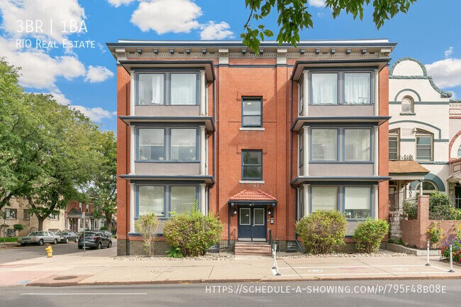 Building Photo - 903 E 14th Ave