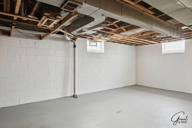 Building Photo - $1,250 - Charming 3 Bedroom Bungalow - Det...