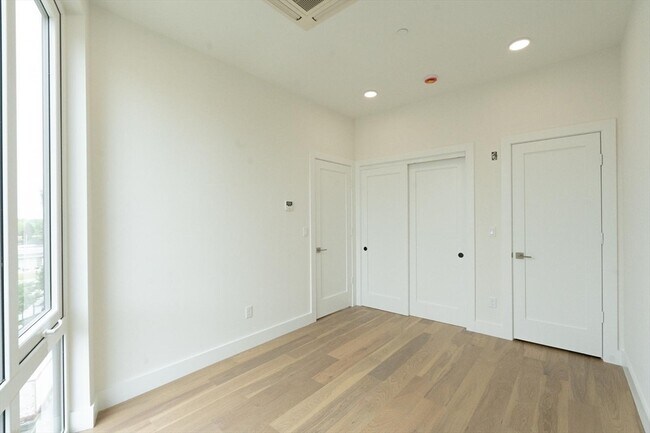 Building Photo - 38 Hichborn St