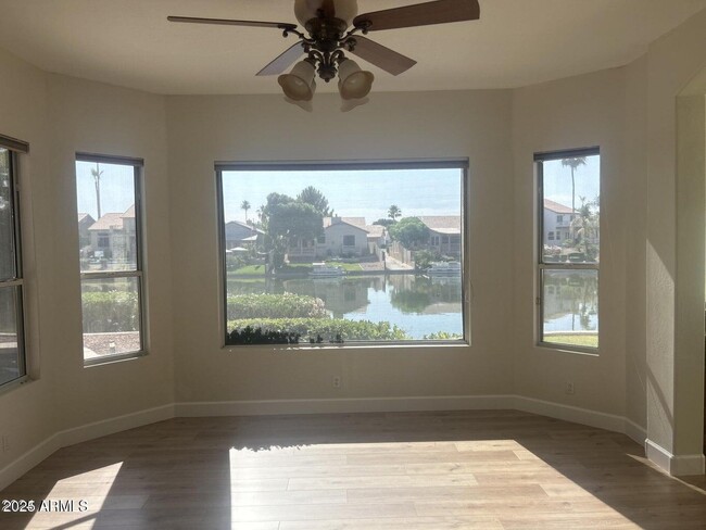 Building Photo - 3160 S Greythorne Way