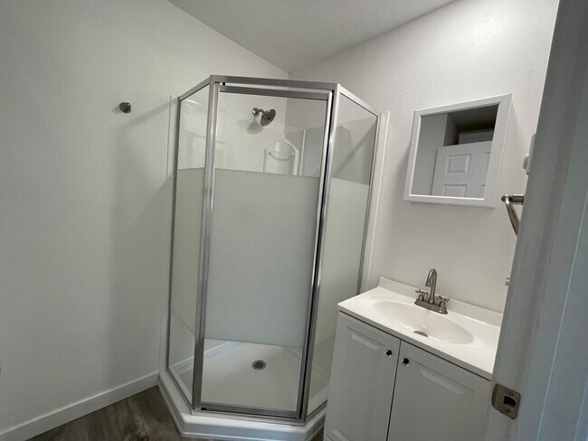 Building Photo - Brand new Apartment in Riddle