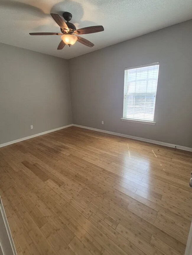 Building Photo - 3 bed 3 bath one block away from Baylor