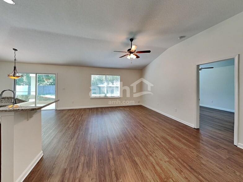 Building Photo - 351 N Twin Maple Rd