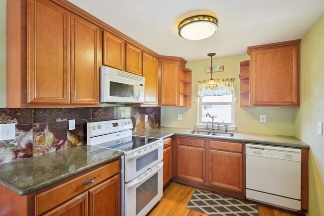 Building Photo - 4211 San Jacinto Dr