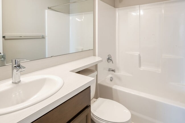 Building Photo - Newly Built 5BD 2.5BA in LSSD