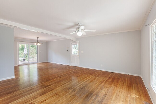 Building Photo - 3BR/2.5BA in Ideal Smyrna Location w/ Deck...